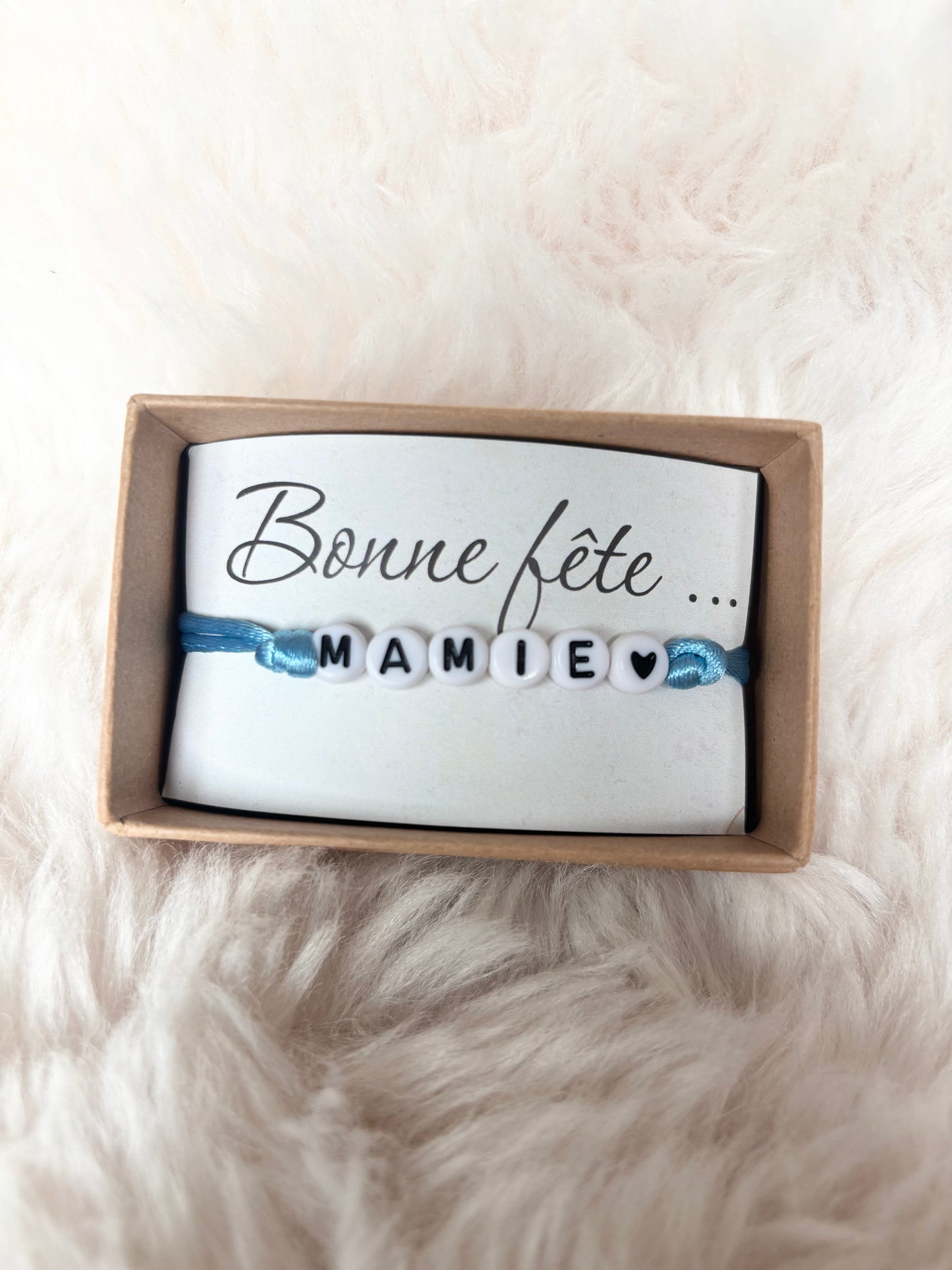💝 Bracelet cadeau – “Bonne fête Mamie, Papy, Papa ou Maman”