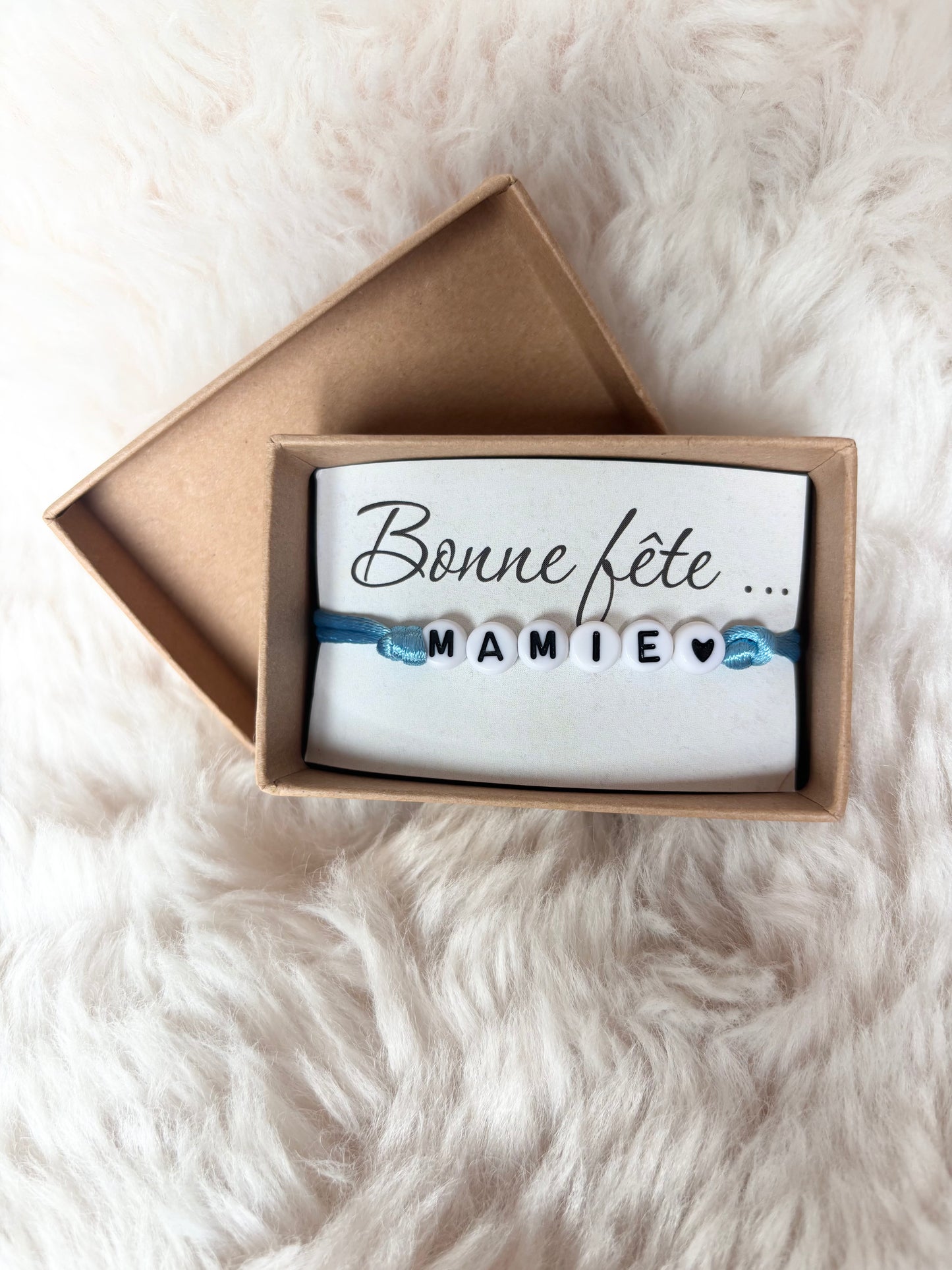 💝 Bracelet cadeau – “Bonne fête Mamie, Papy, Papa ou Maman”